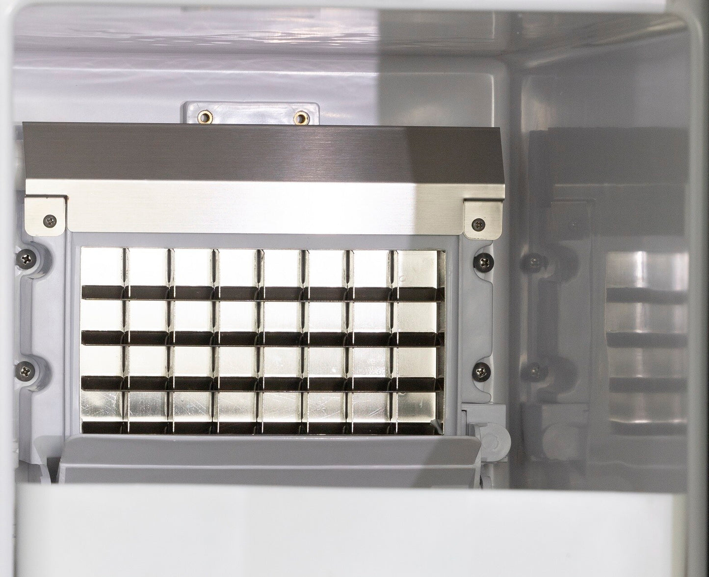 Saro EB 30IN, ice-making grid close-up
