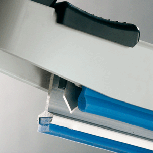 Sirman S 300/2 impulse bag sealer, close-up of the heating element and sealing strip