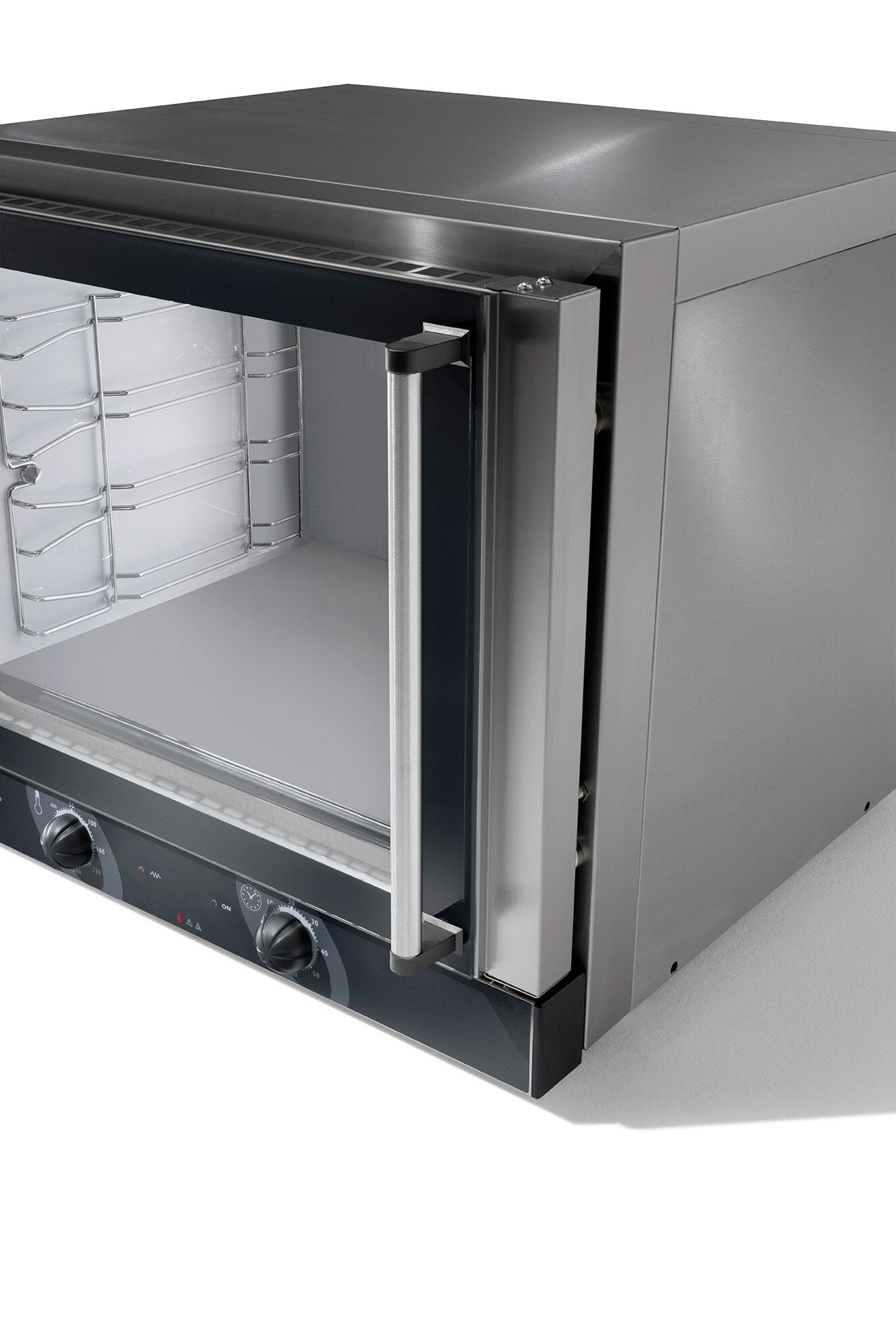 Saro EKO GN convection oven, open interior with racks
