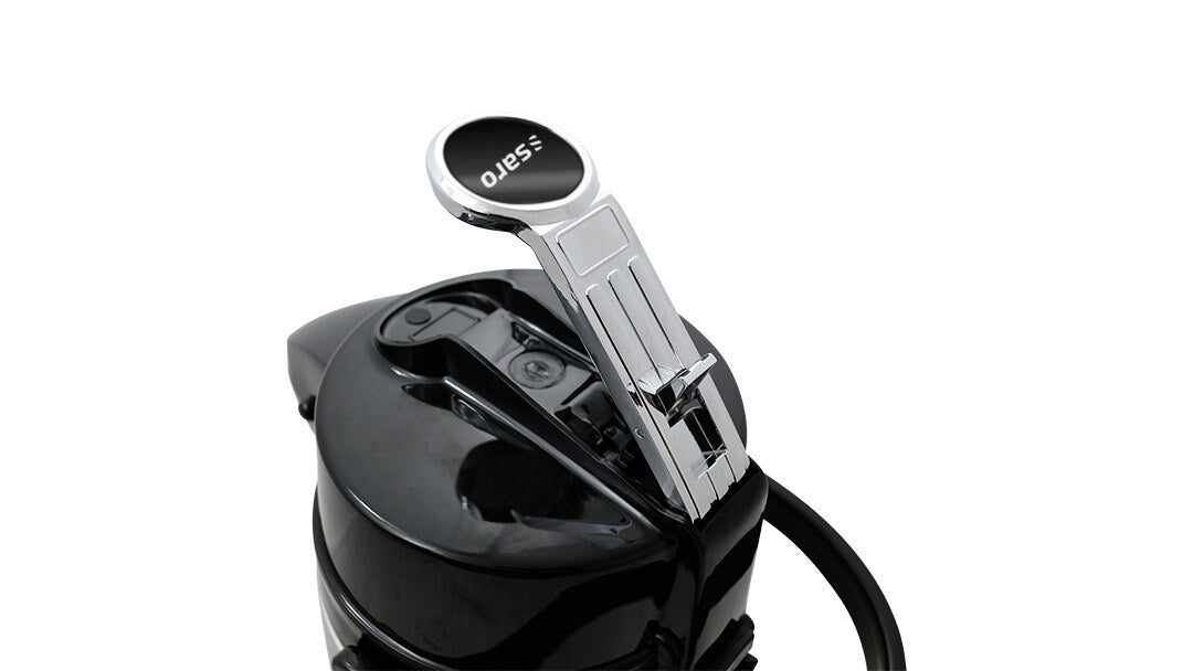 Saro insulated pump jug, glass interior, detail view