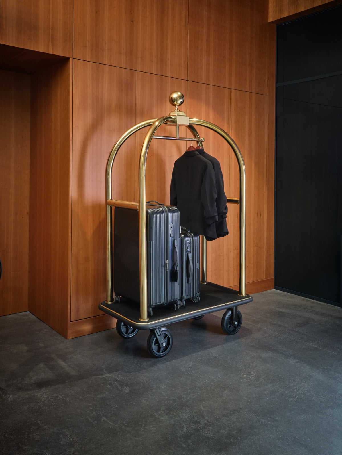 Was Luggage Trolley Drift, Titanium Gold, Black Carpet
