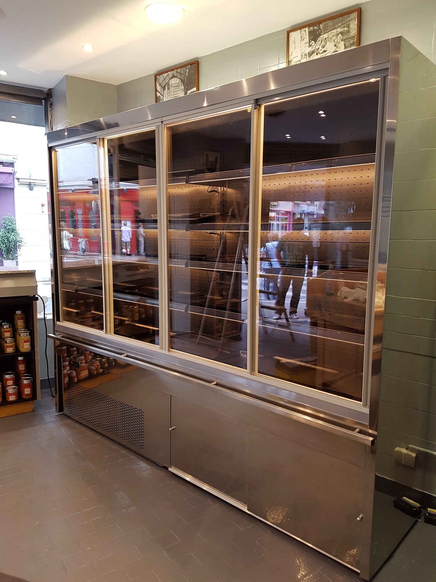 Open Semi-Vertical Refrigerated Display
