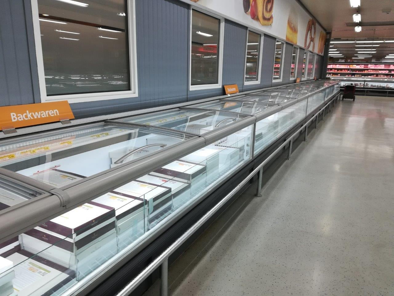 Closed Refrigerated Island, Frozen Food Display