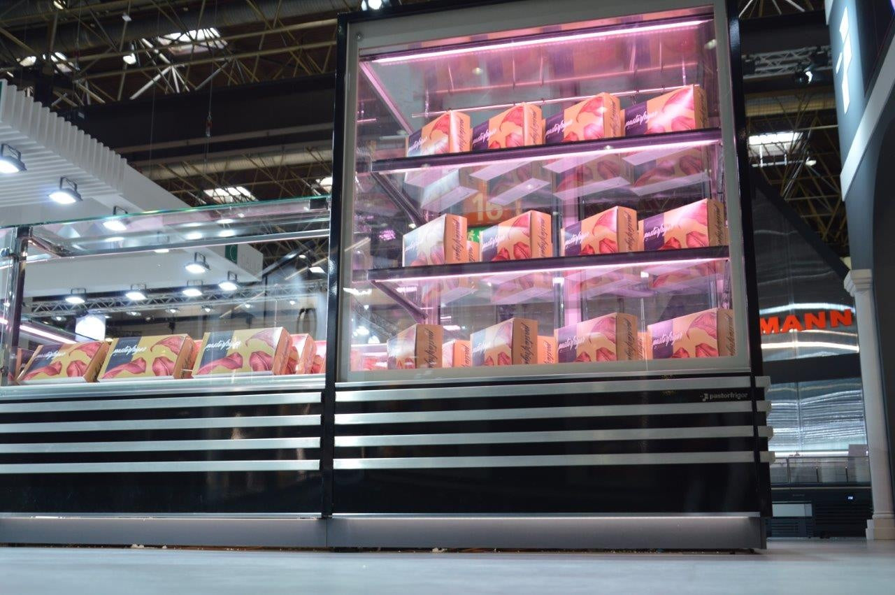 Admiral Tower Display Unit, 180 cm, 2 Glass Shelves