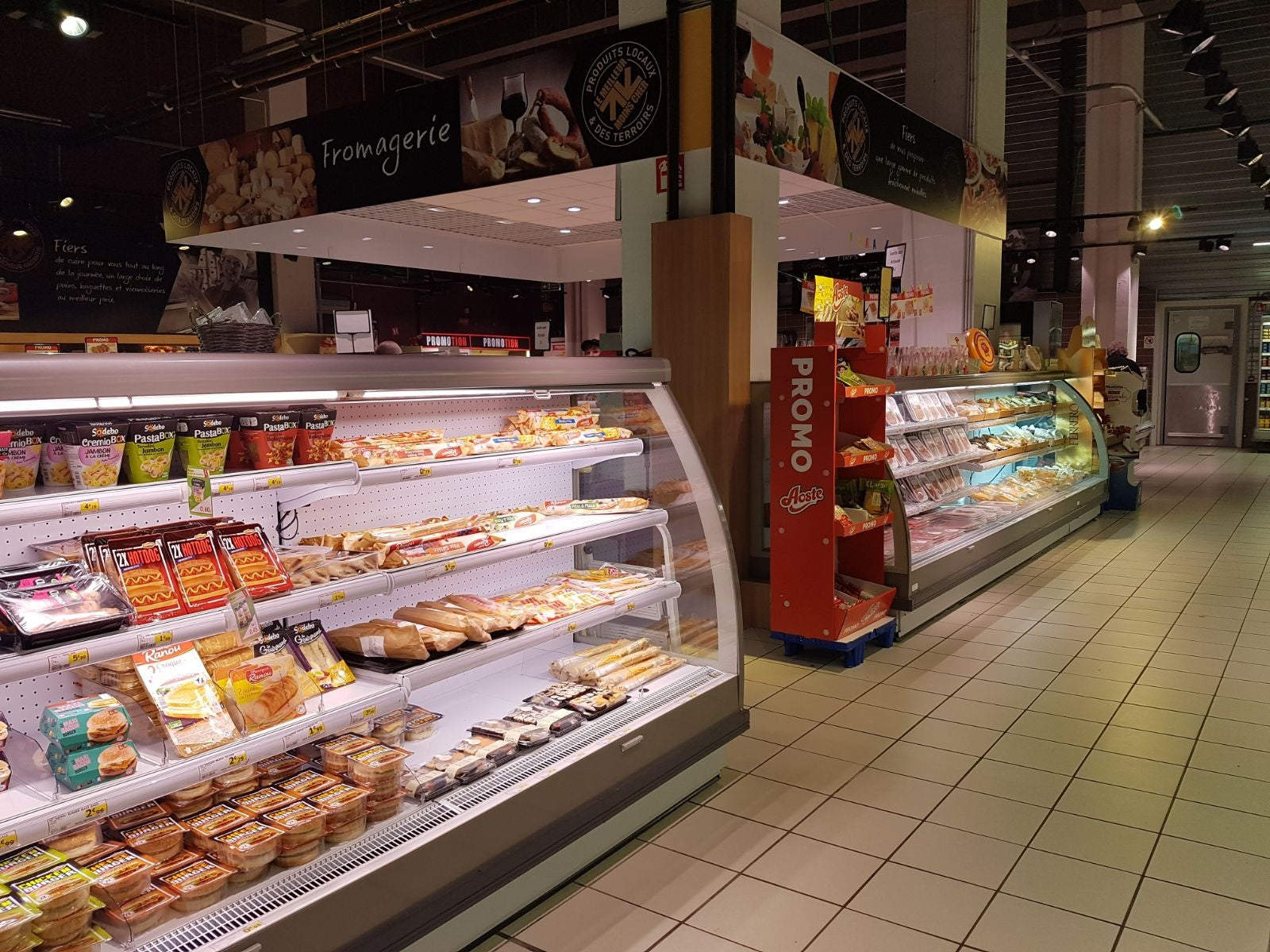 Venezia Open Multideck Wall Case, H130/160