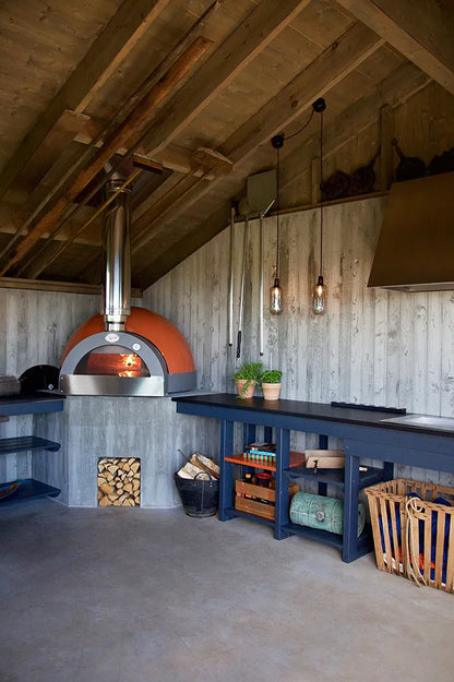 Pavesi Forni JOY 90 wood-fired pizza oven in use
