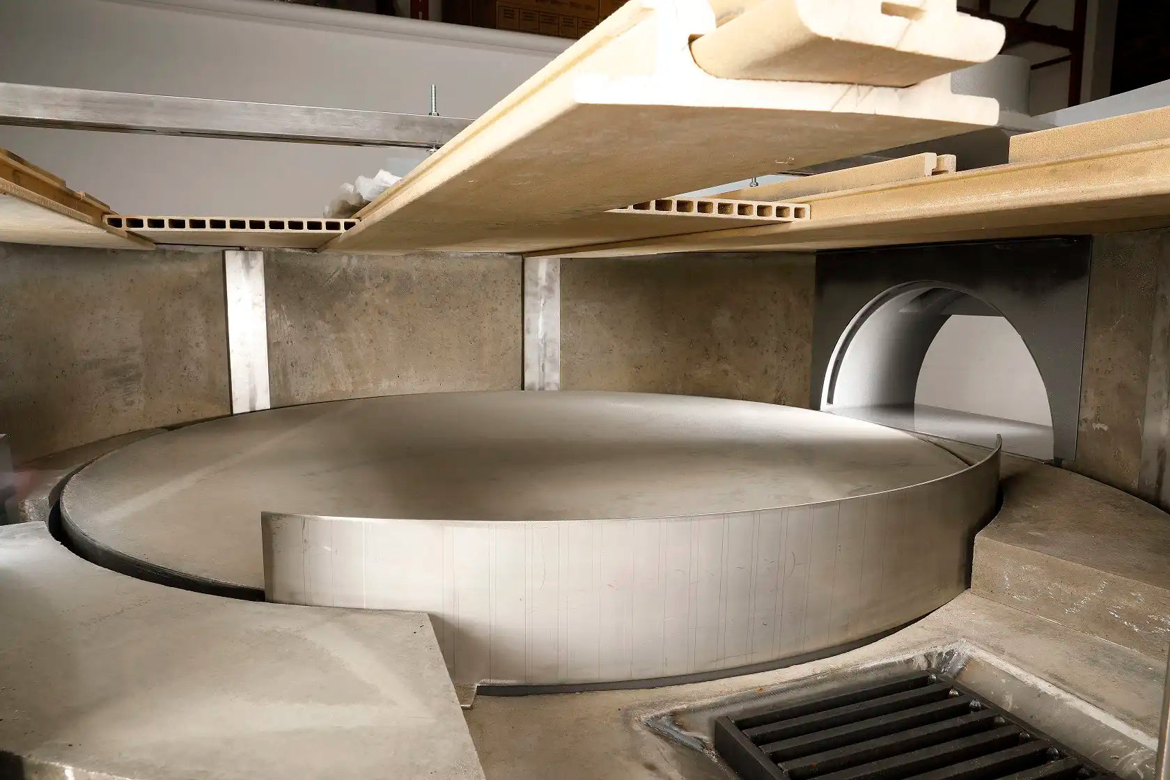 Interior view of the Pavesi Forni PVP 130 TW Round rotating cooking surface