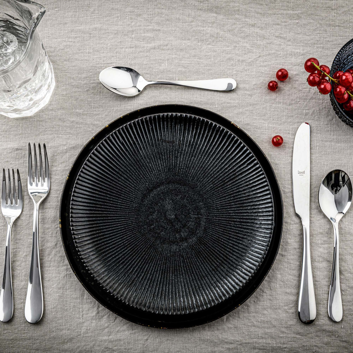 Natura table knife- solid handle