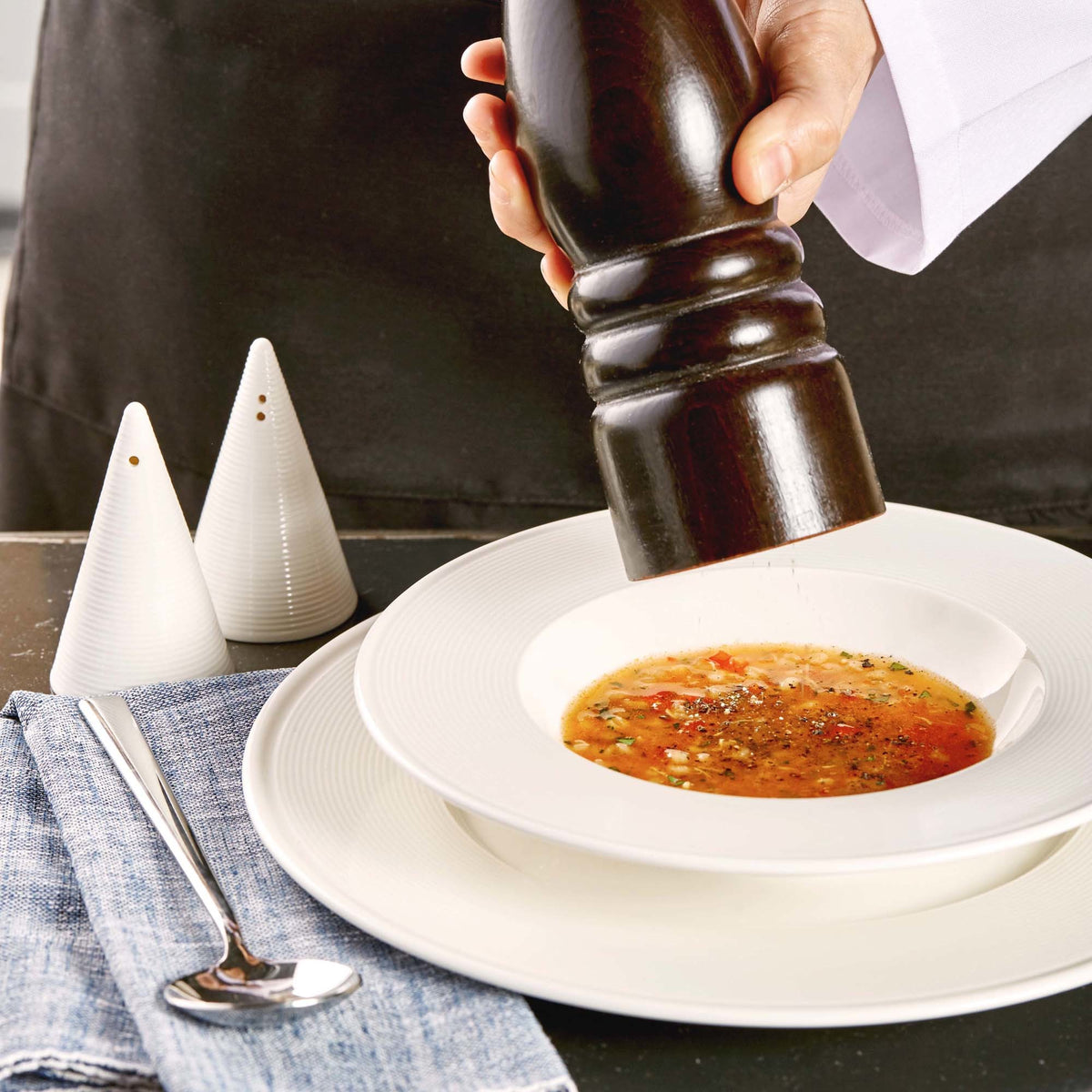 Line Pepper shaker
