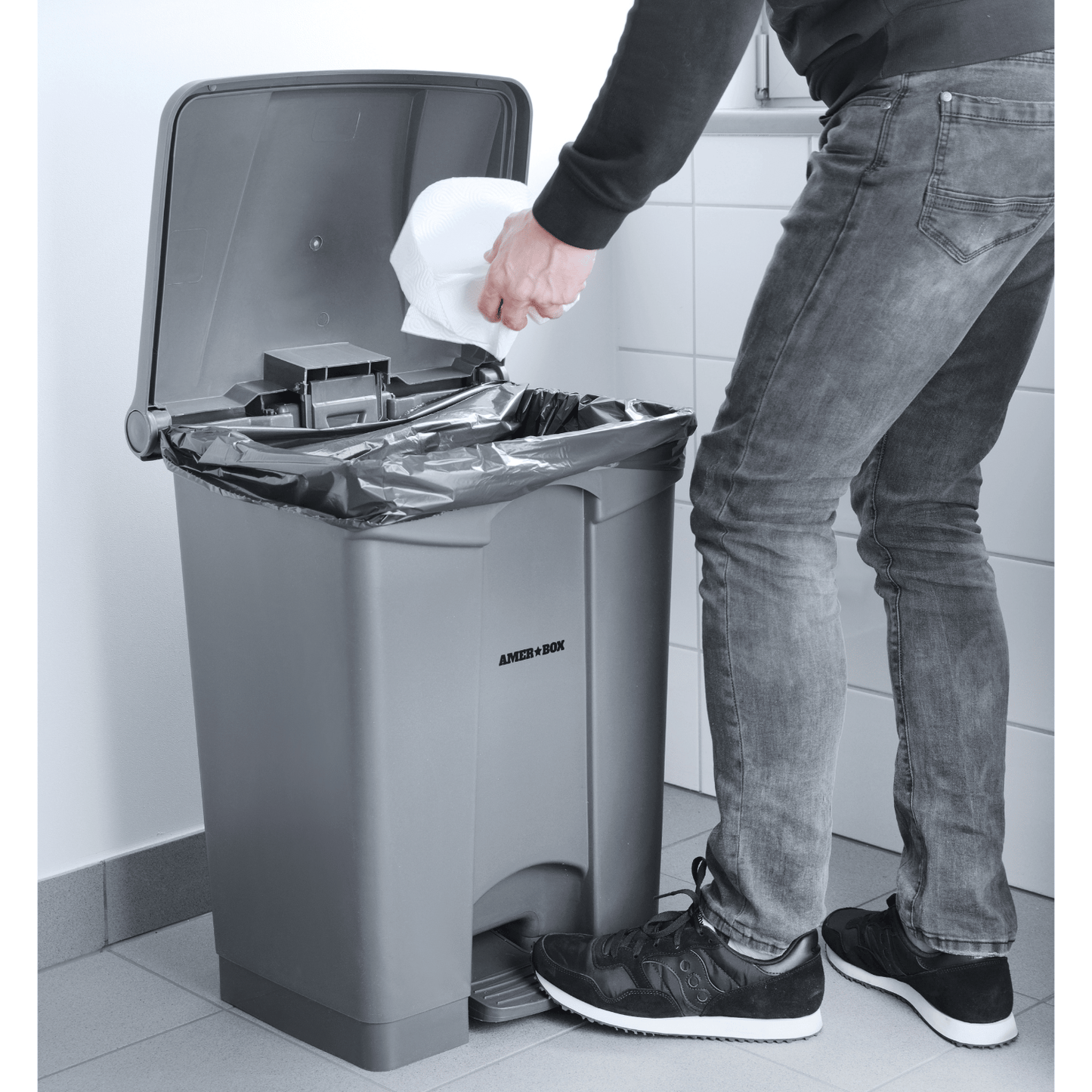 Rectangular waste container with treadle