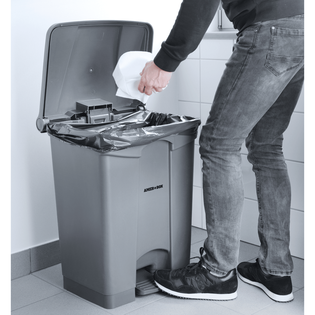 Rectangular waste container with treadle