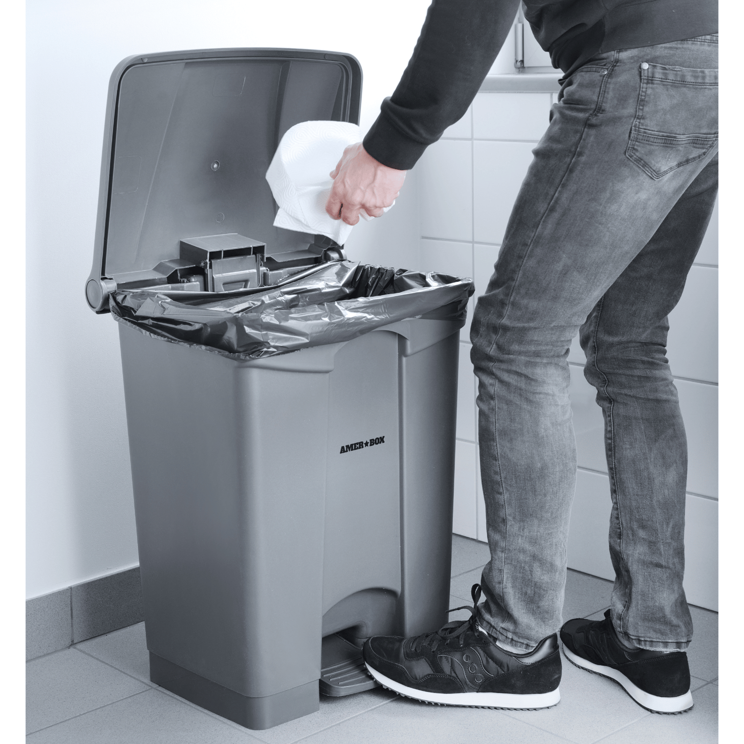 Rectangular waste container with treadle