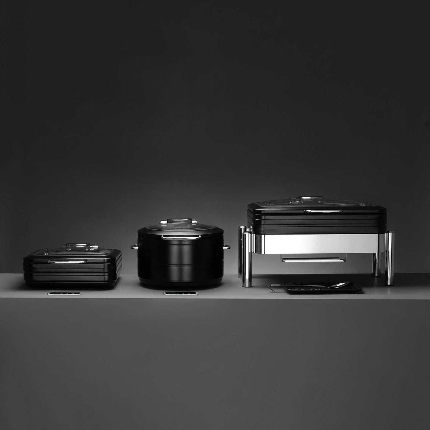 De Luxe induction chafing dish with glass lid