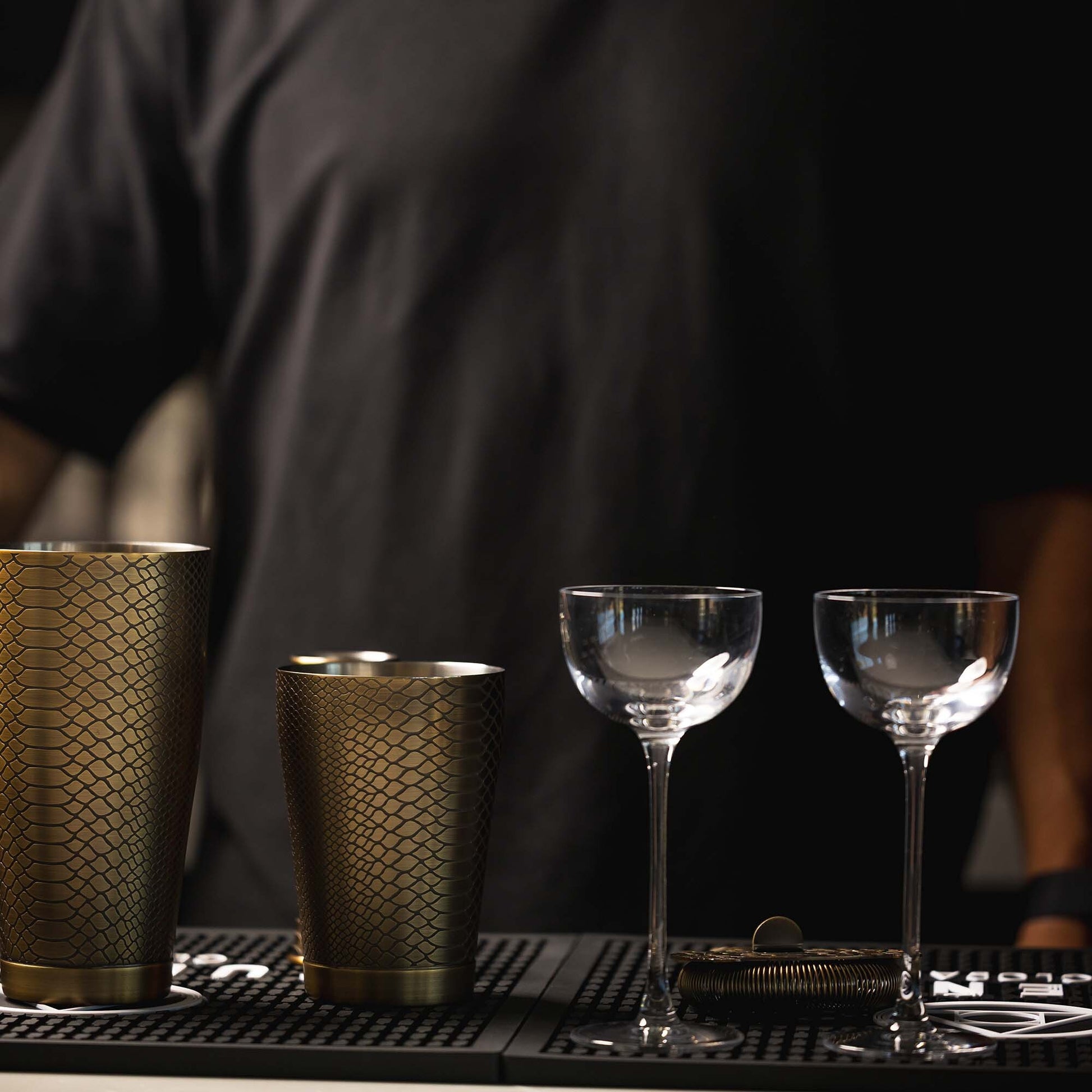 Venym Snakeskin Basics bar set, antique brass