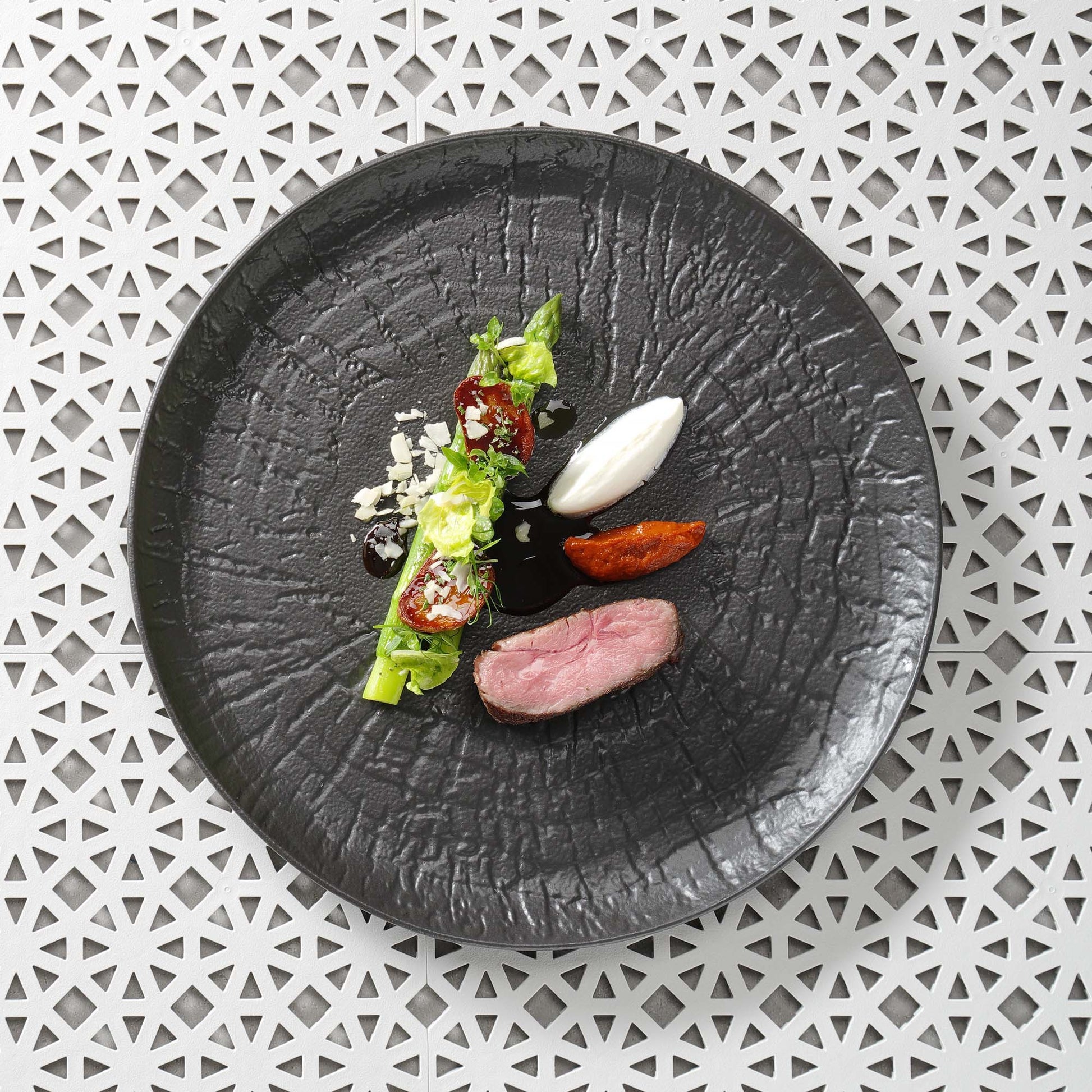 Fine Dine serving plate with handle